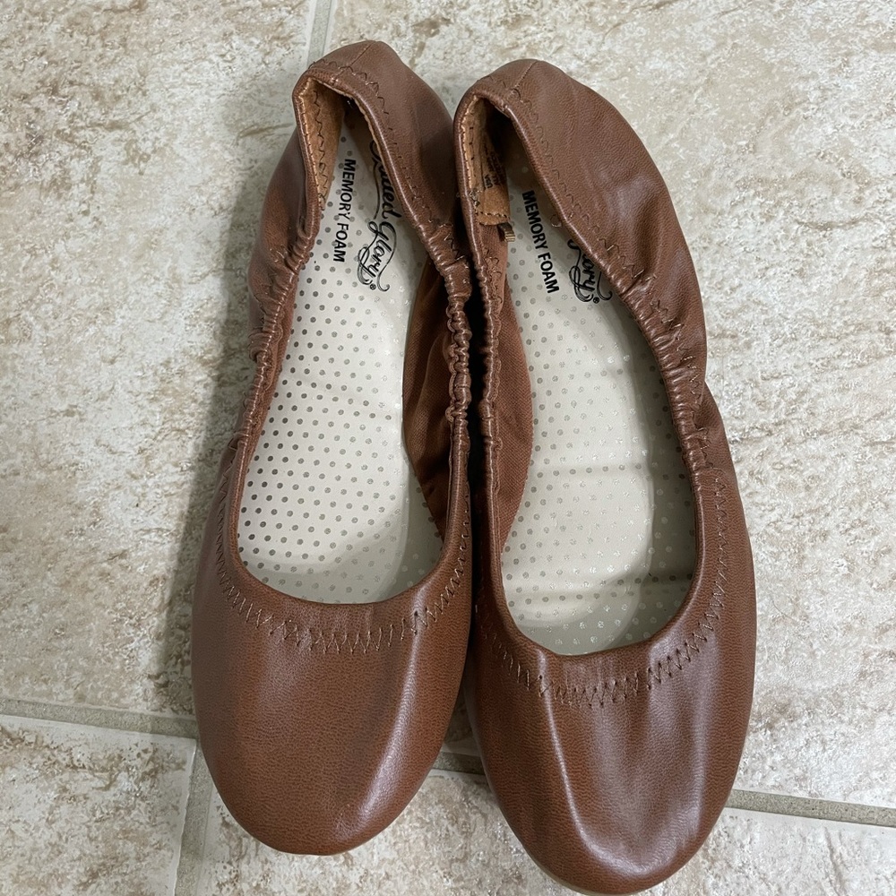 Faded glory women’s flats